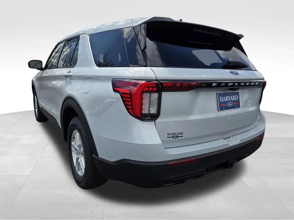 Used 2026 Space White Metallic Ford Active image 4