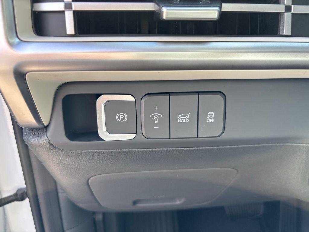 New 2026 White Hyundai SE image 19