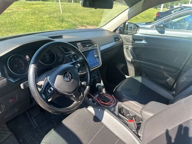 Used 2018 Platinum Gray Metallic Volkswagen 2.0T SE image 9