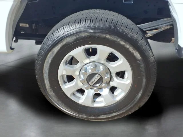 Used 2024  Ford XL image 27