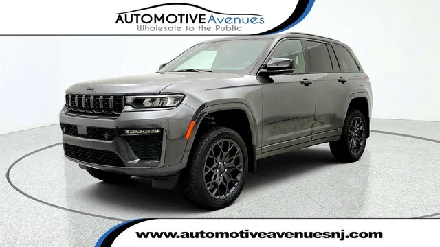 2026 Jeep Grand Cherokee Summit 4x4 w/ Obsidian Pkg