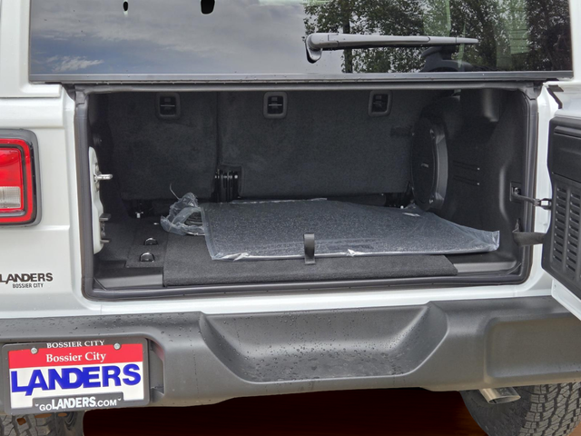 New 2026 Bright White Clear-Coat Exterior Paint Jeep  image 7