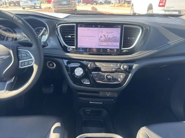 2026 Chrysler Pacifica Select - Photo 15