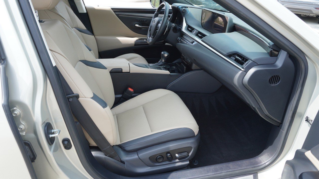 Certified Used 2020 MOONBEAM BEIGE MET Lexus ES 350 image 13
