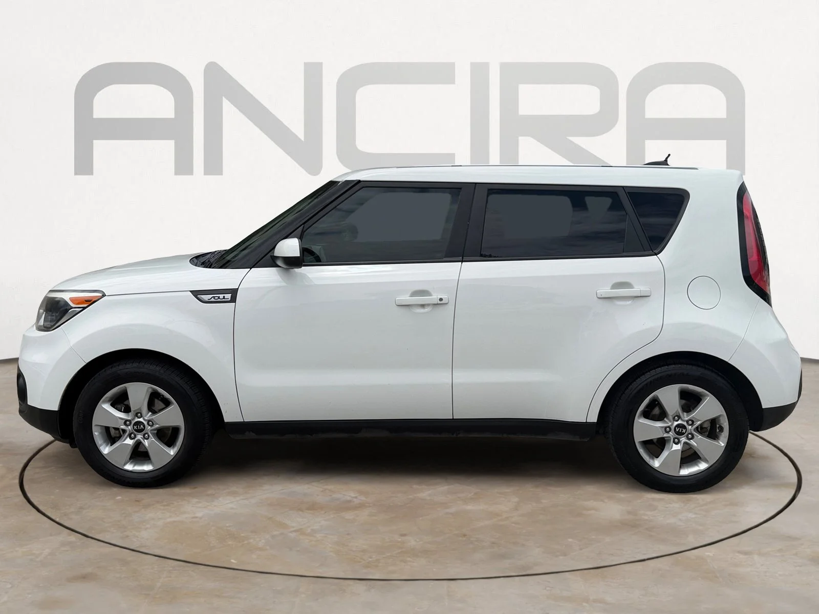 Used 2017 Clear White Kia  image 7