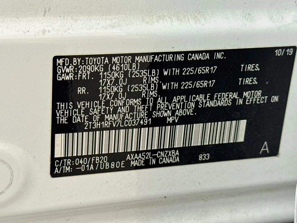 Used 2020 White Toyota LE image 38