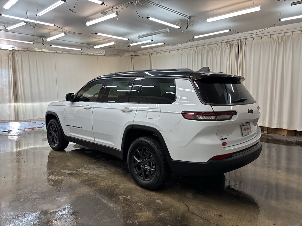 New 2027 Bright White Clear-Coat Paint Jeep Laredo image 9
