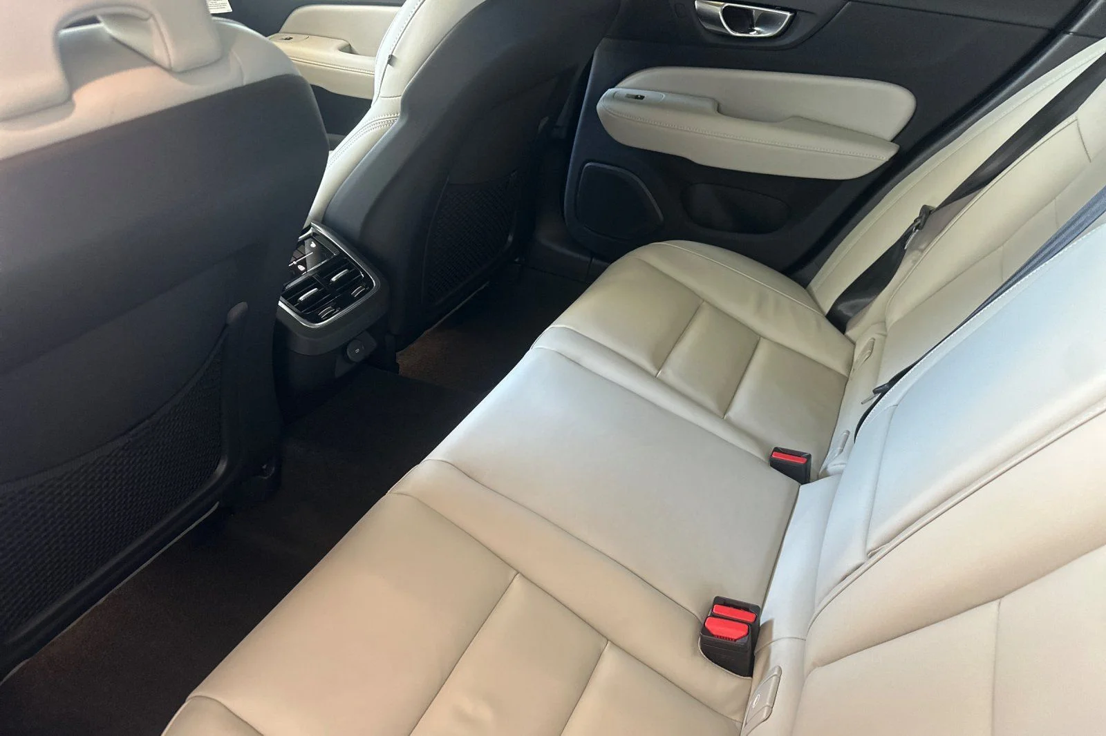 New 2026 Vapour Grey Volvo Ultra image 11