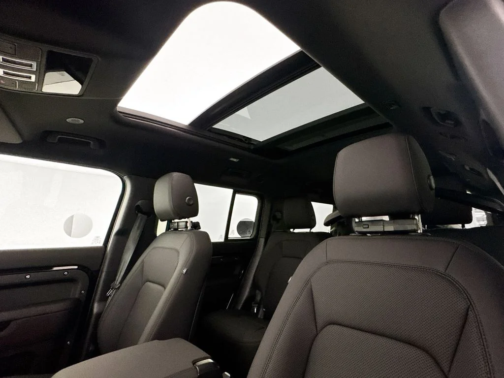 New 2026 Santorini Black Land Rover X-Dynamic SE image 22