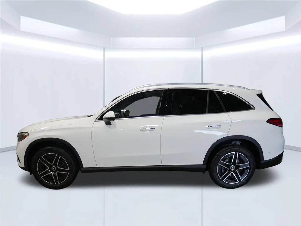 New 2026 Polar White Mercedes-Benz GLC 300 image 2