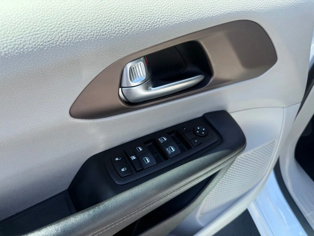 Used 2023 White Chrysler LX image 12