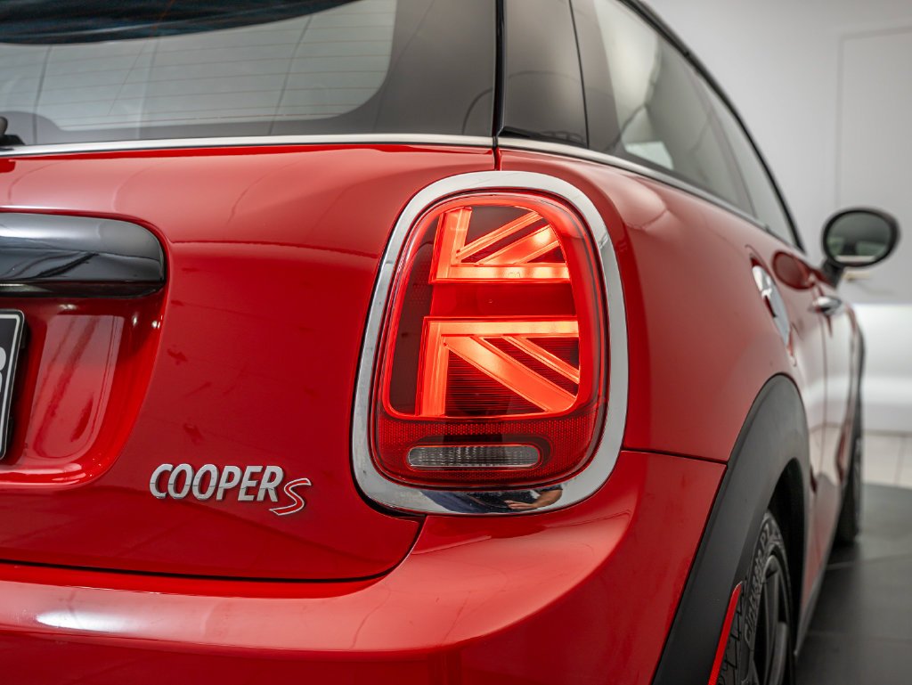 Used 2021 Chili Red MINI Signature image 14