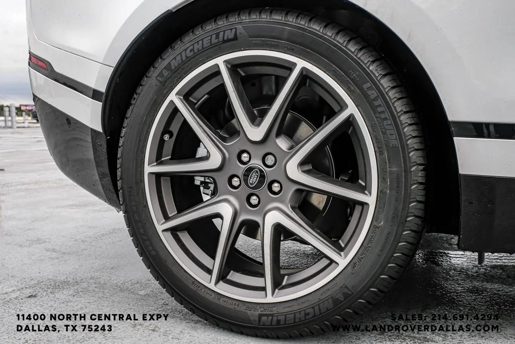 New 2026 Ostuni Pearl Wht Prem Met Land Rover Dynamic SE image 46