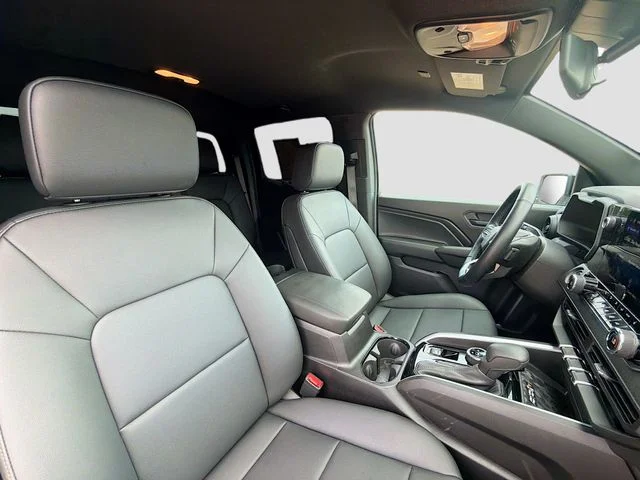 Used 2025 White Chevrolet Trail Boss image 32