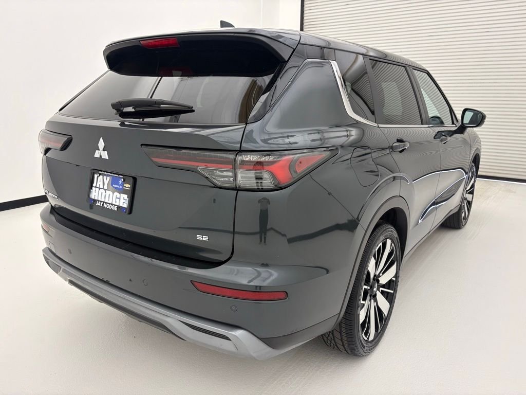 Used 2025 Gray Mitsubishi SE image 20