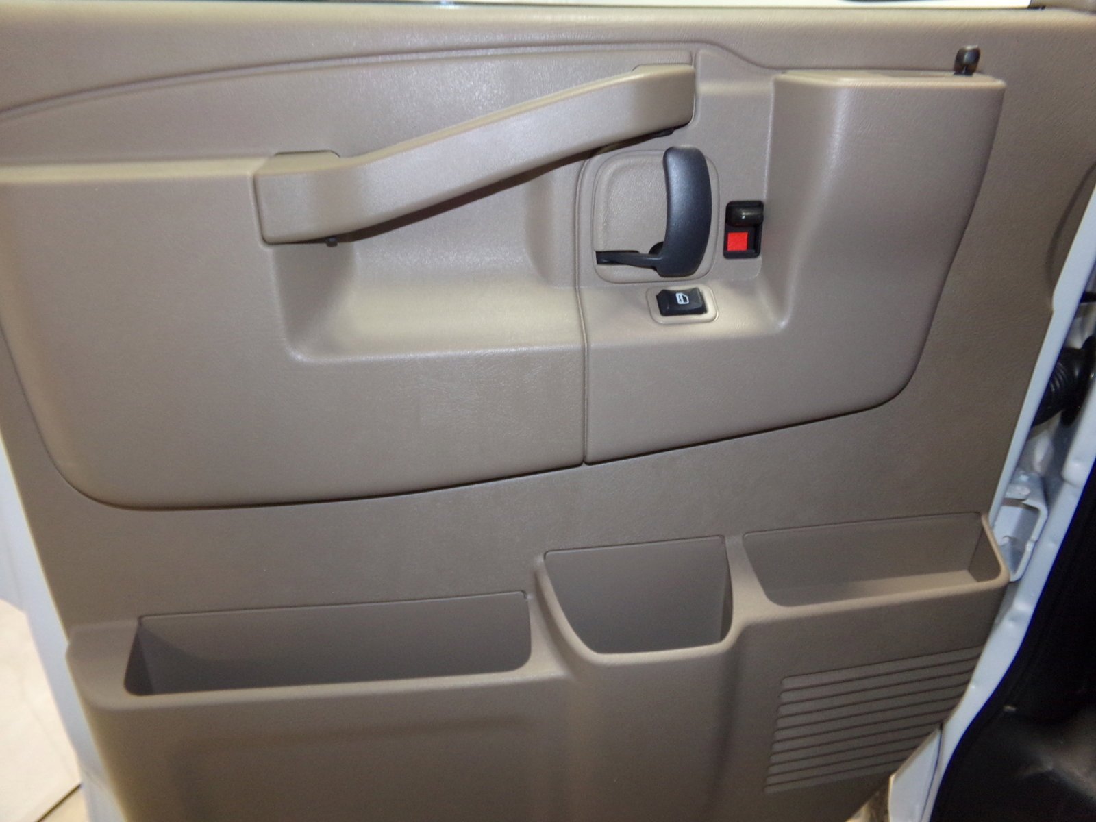 2025 GMC Savana Cargo Work Van - Photo 10