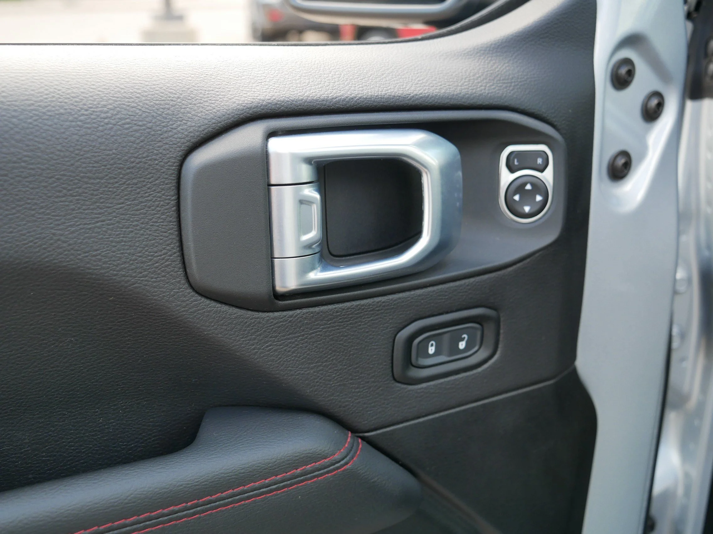 Used 2023 Silver Zynith Clearcoat Jeep Rubicon image 19