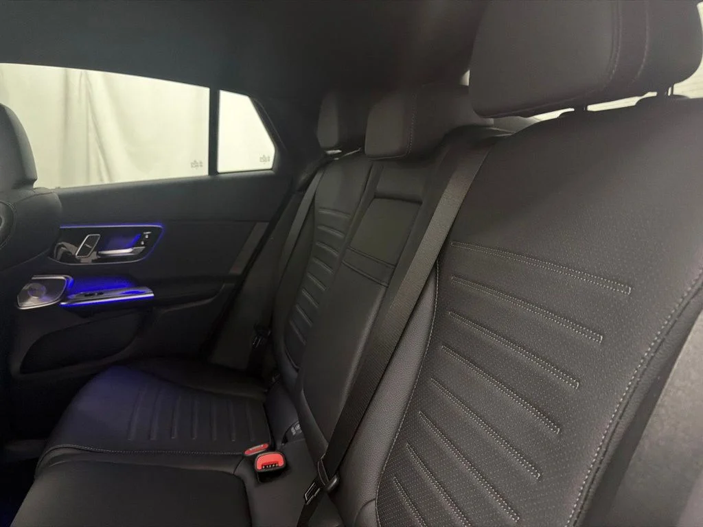New 2027 White Mercedes-Benz GLC 300 image 18