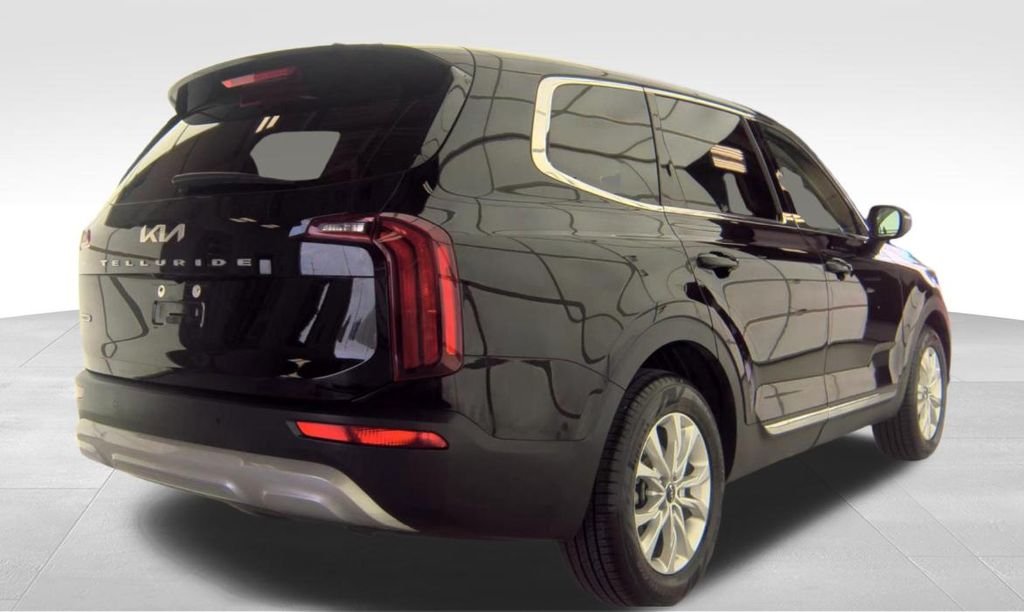 Used 2022 Black Kia LX image 4