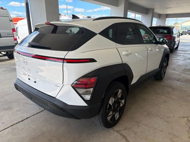 Used 2025 White Hyundai SEL image 7