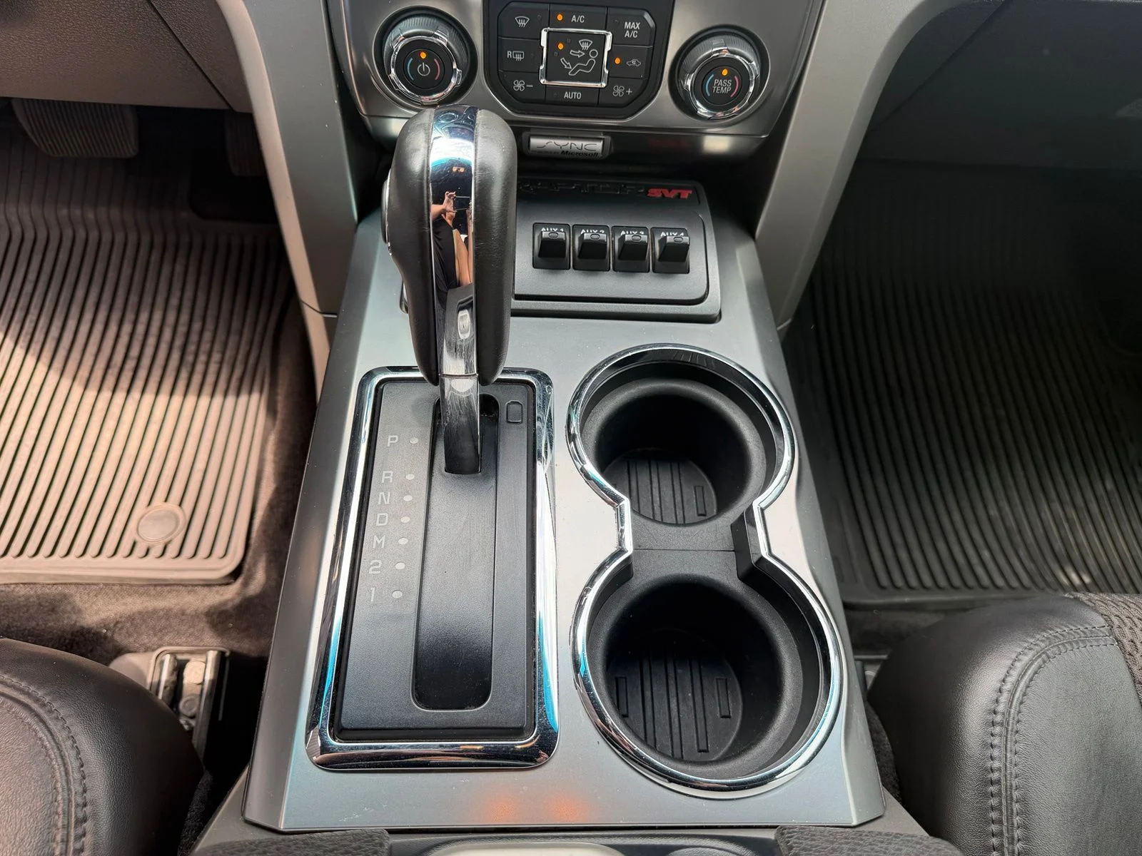 Used 2013 White Ford SVT Raptor image 23