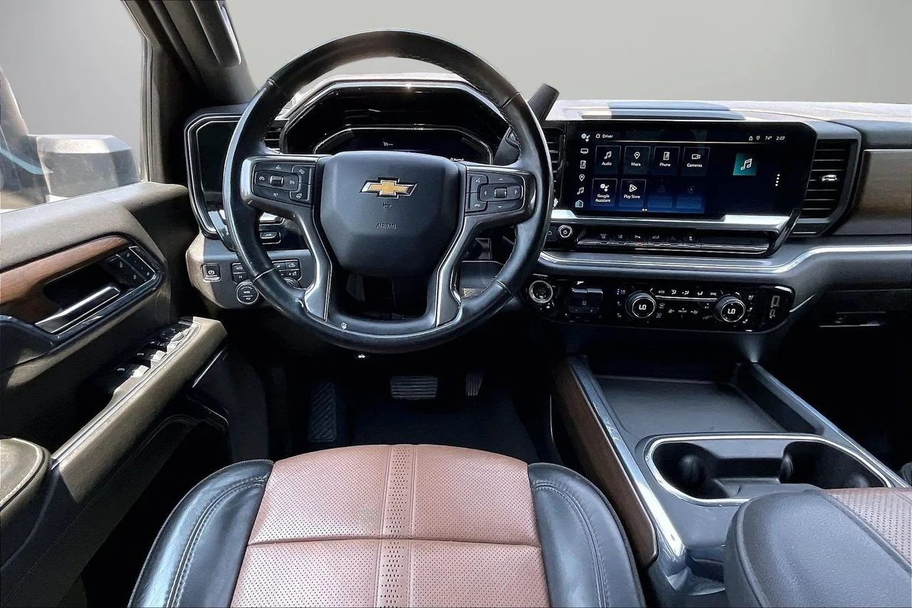 Used 2024 Blue Chevrolet High Country image 11