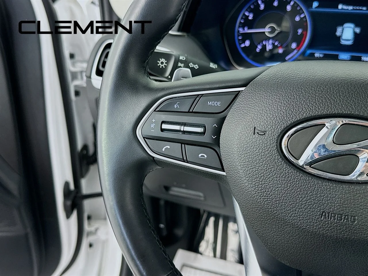 Used 2022 Hyper White Hyundai SEL image 16