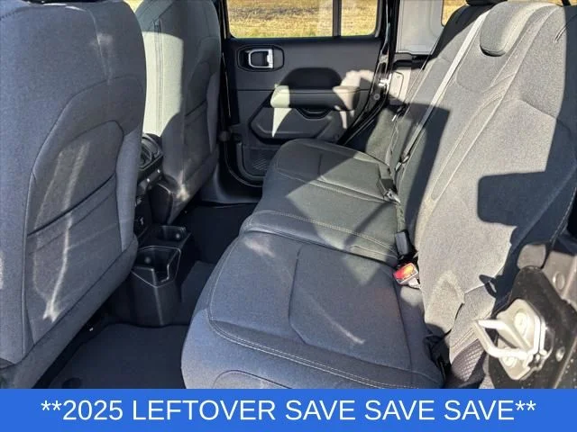 2025 Jeep Wrangler 4-Door Sahara - Photo 22