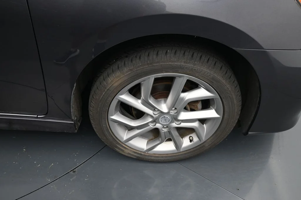 Used 2014 Gray Nissan SR image 11