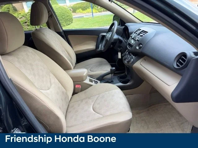 Used 2010 Green Toyota Base image 27