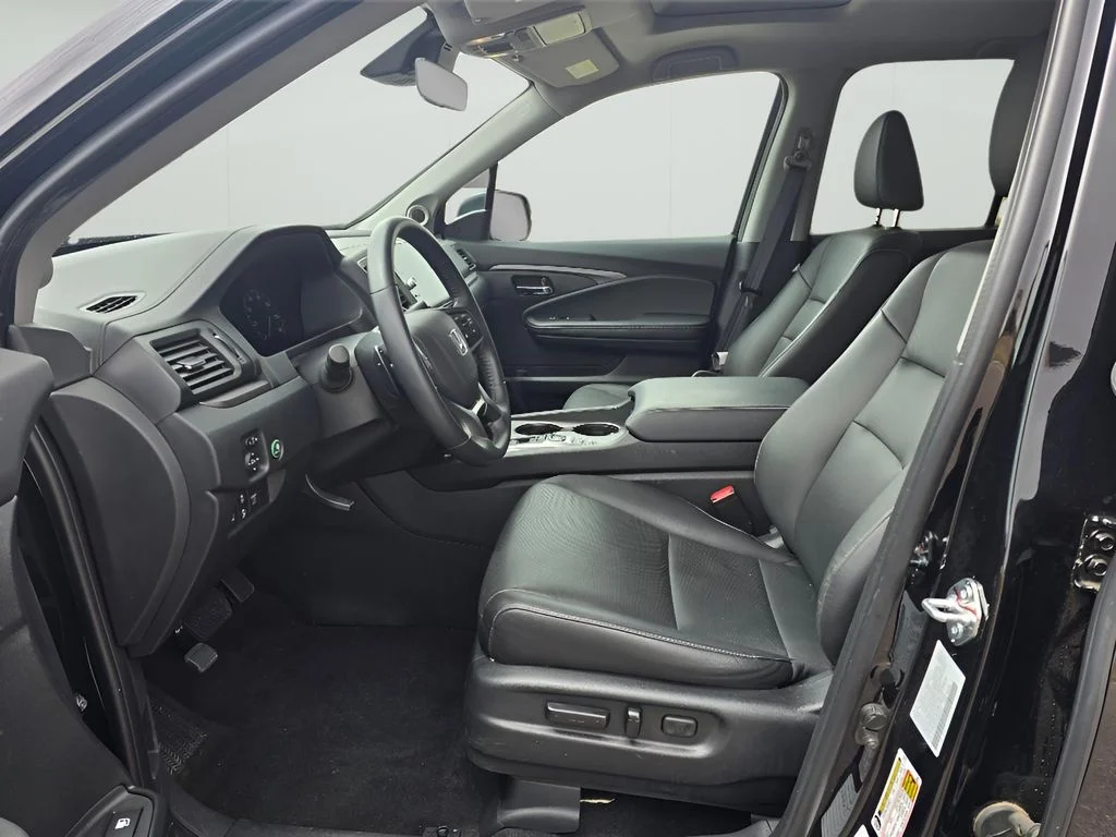 Used 2025 Black Honda RTL image 27