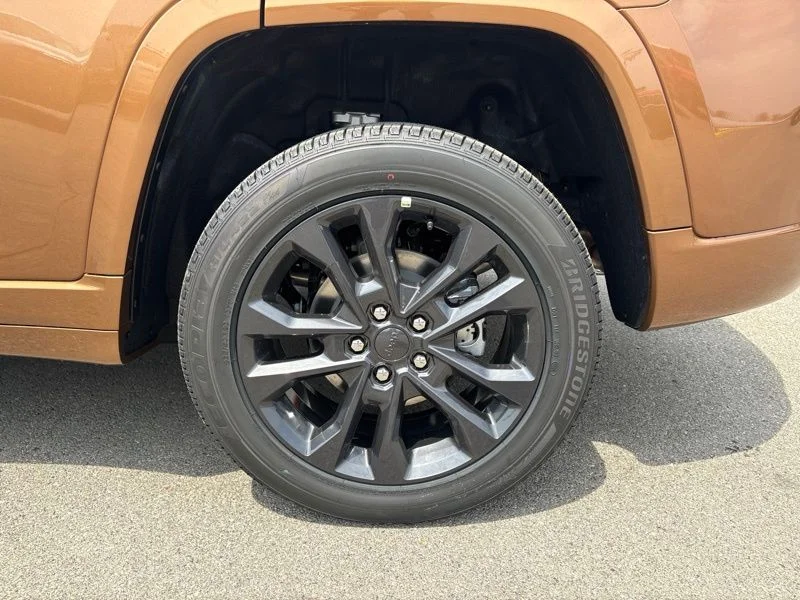 New 2026 Copper Shino Metallic Clear-Coat Exterior Paint Jeep Limited Reserve image 42