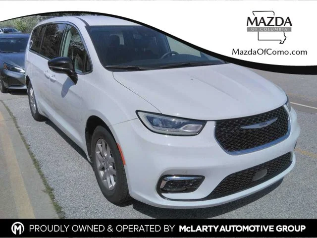 Used 2024 White Chrysler Touring L image 1