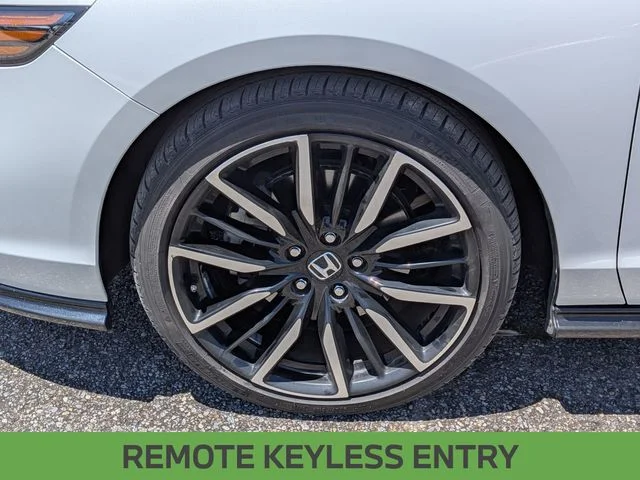 Used 2023 White Honda Touring image 12