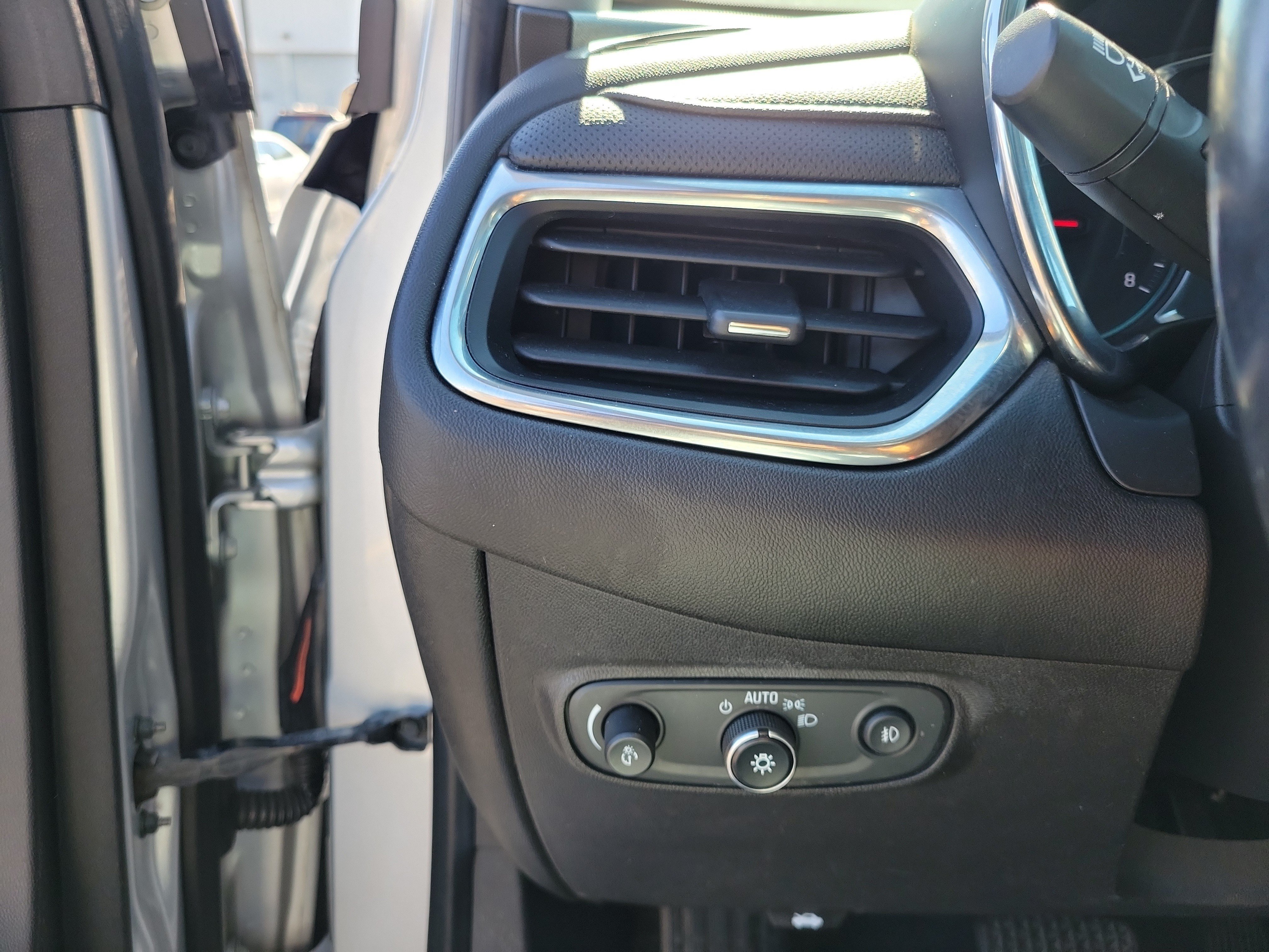 Used 2020 Silver Ice Metallic Chevrolet Premier image 20