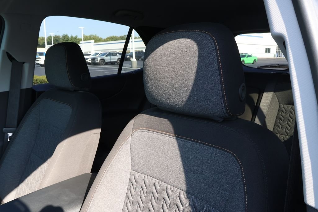 Used 2024 Summit White Chevrolet LT image 10