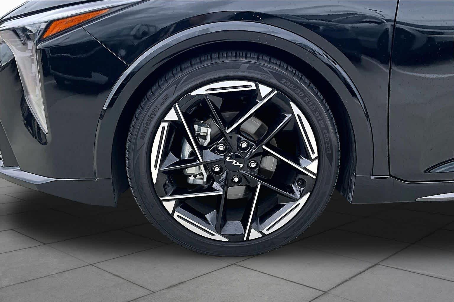 Used 2025 Aurora Black Pearl Kia GT-Line image 21