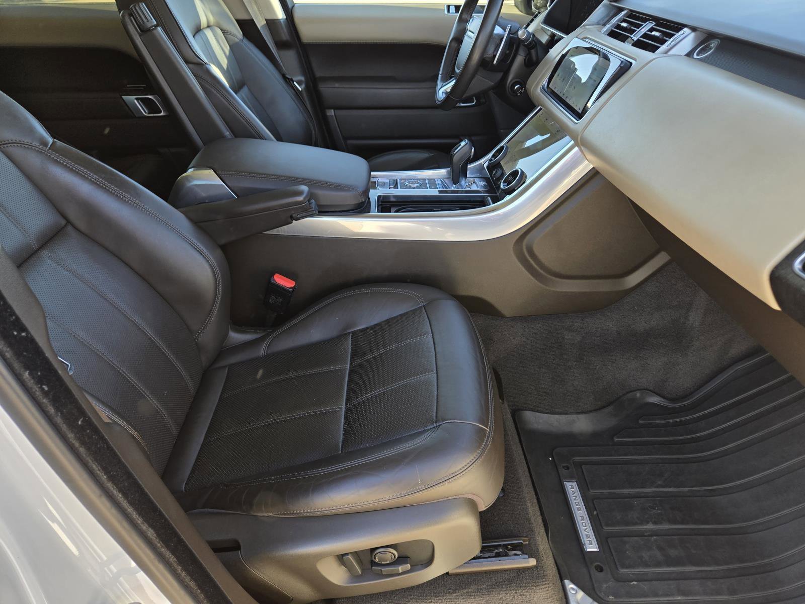 Used 2019 Fuji White Land Rover Dynamic image 36