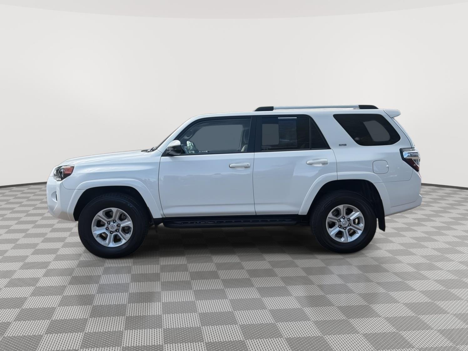 Certified Used 2019 Super White Toyota SR5 image 4