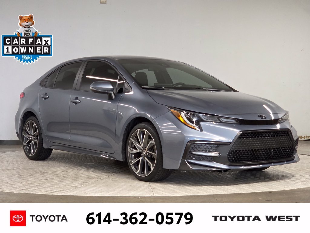 Used 2022  Toyota SE image 3