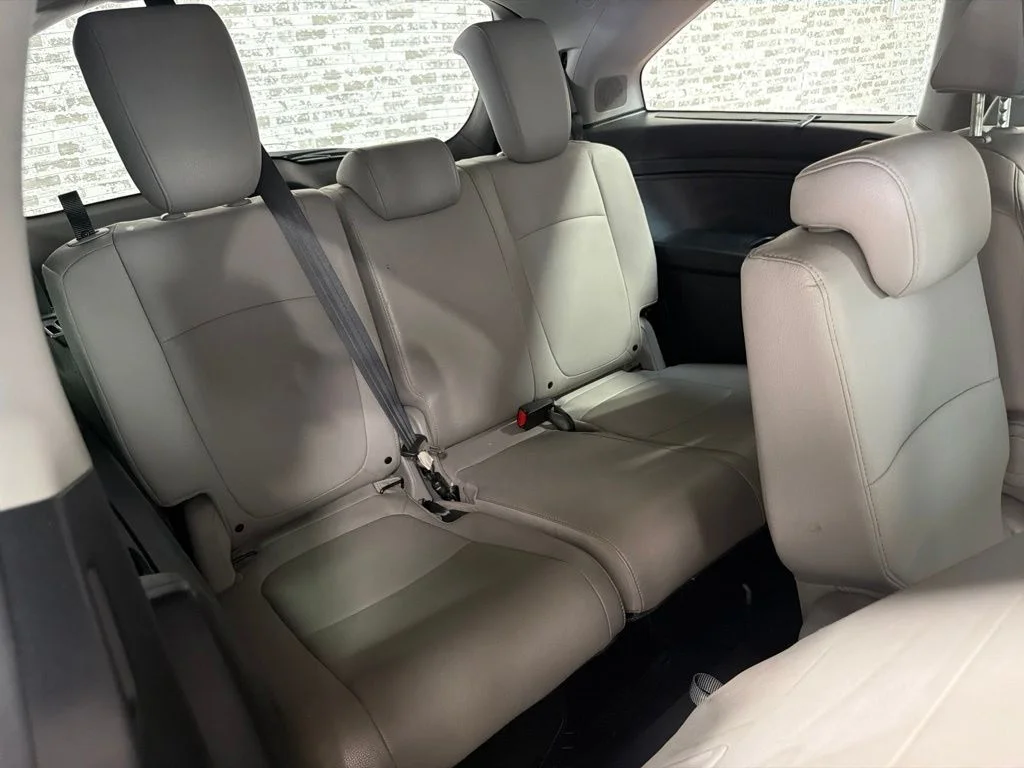 Used 2019 Lunar Silver Metallic Honda Elite image 13