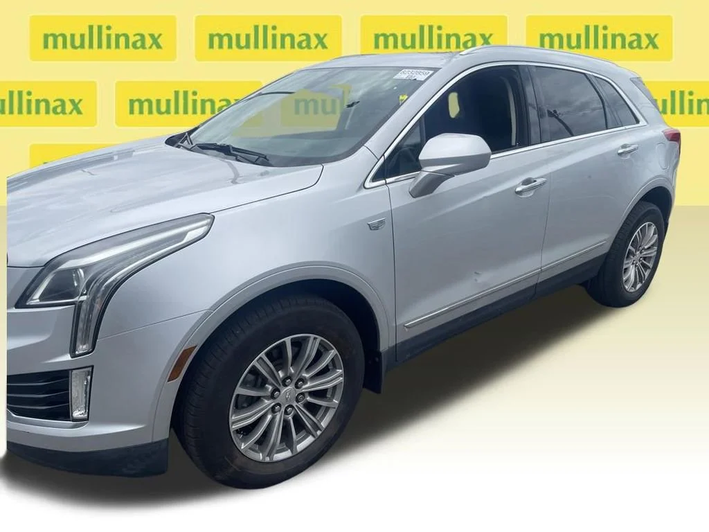 Used 2017 RADIANT SILVER METALLIC Cadillac Luxury FWD image 5