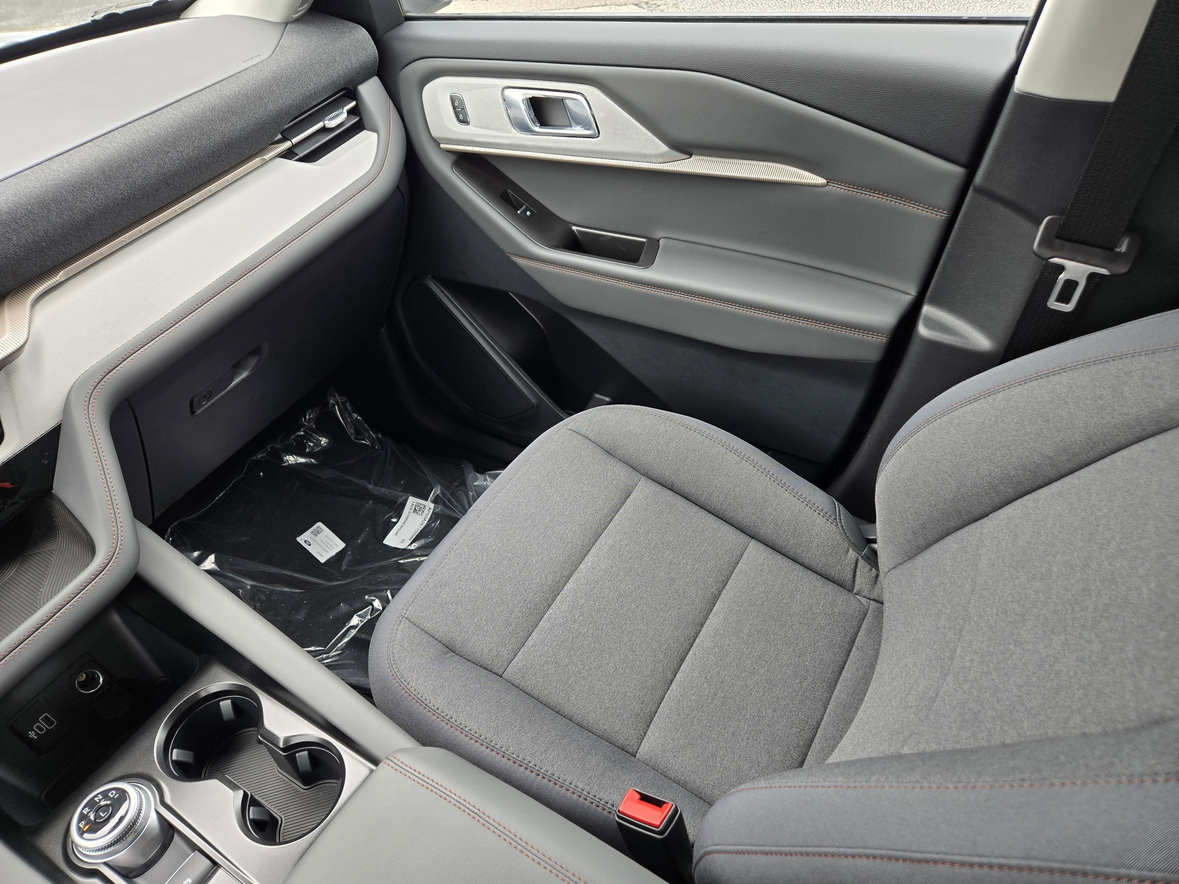 New 2026 Space White Metallic FORD Active image 21