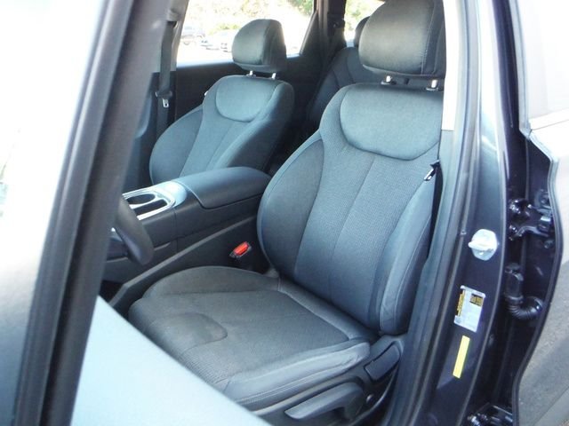 Used 2023 Gray Hyundai SE image 16