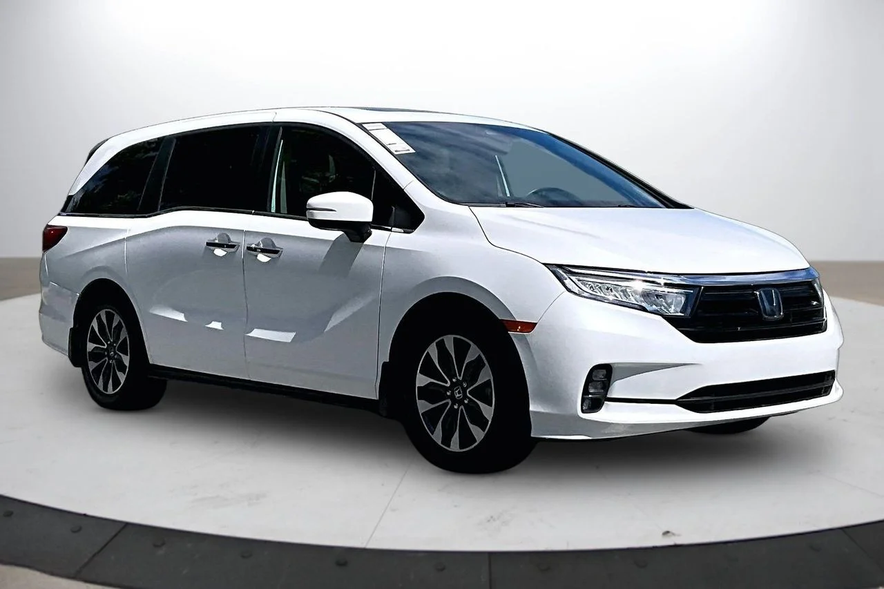 Used 2023  Honda EX-L image 2
