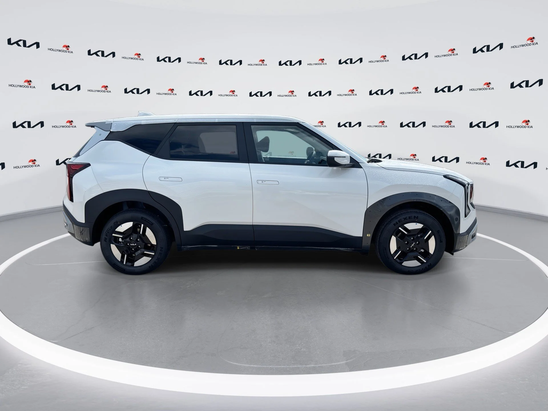 New 2027 Snow White Pearl Kia LX image 9