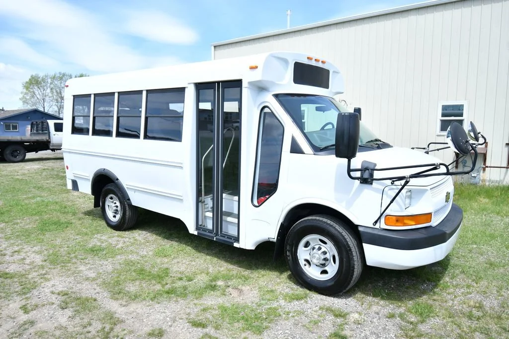Used 2013 SUMMIT WHITE Chevrolet CUTWAY image 9