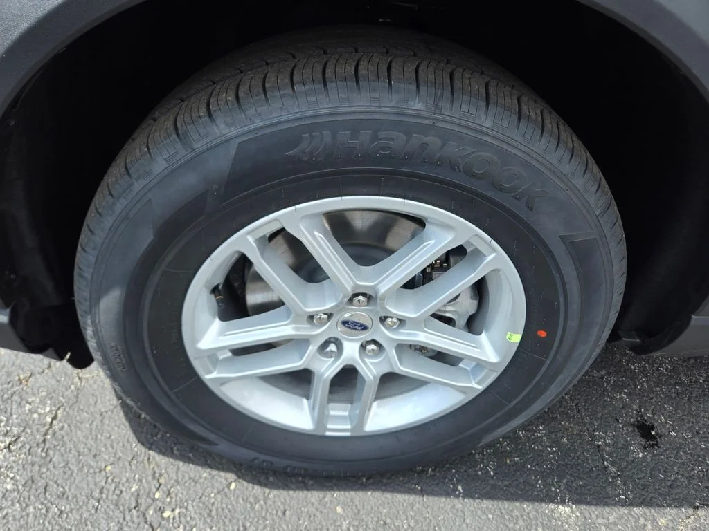 Used 2026 Space White Metallic Ford Active image 33