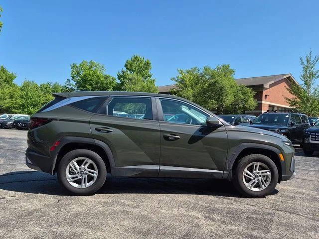 Used 2025 Green Hyundai SE image 8