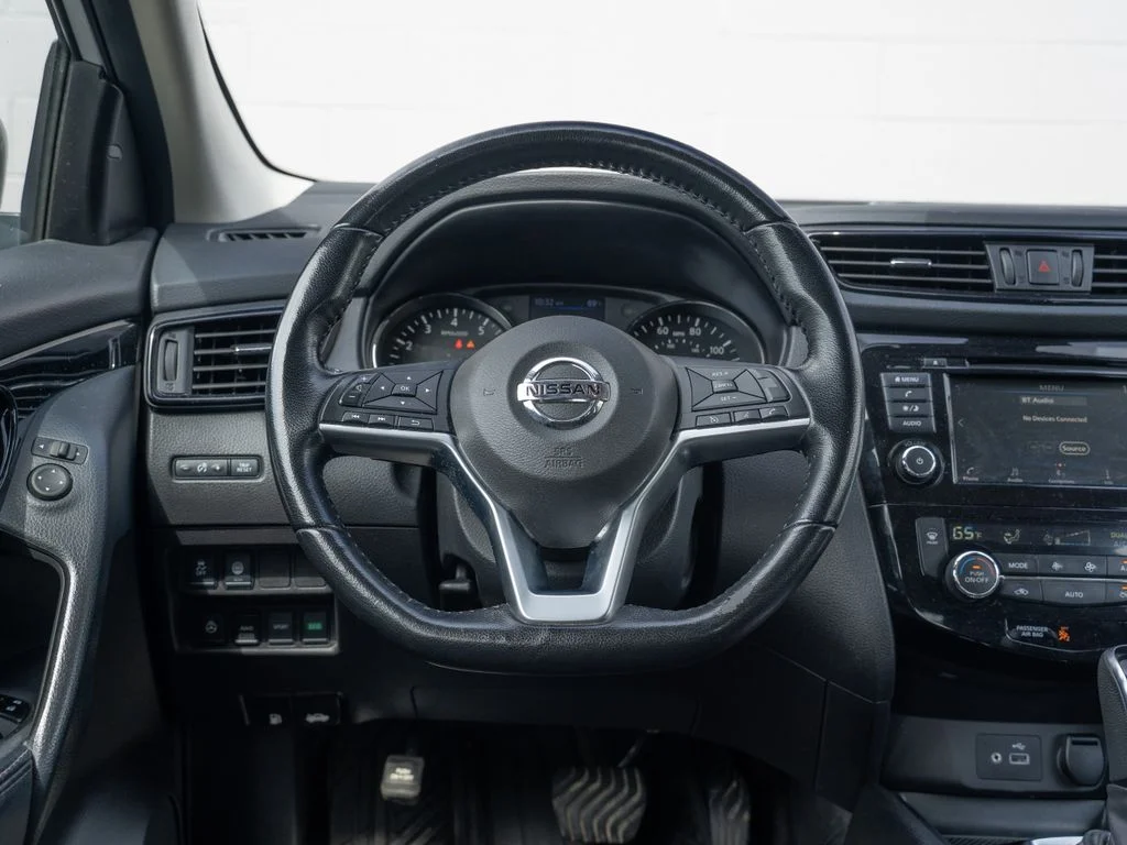 Used 2020 Silver Nissan SV image 23
